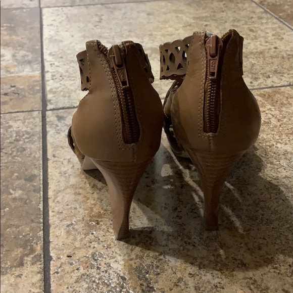 NWT Zeket brown strappy peep toe heels - Picture 3 of 4